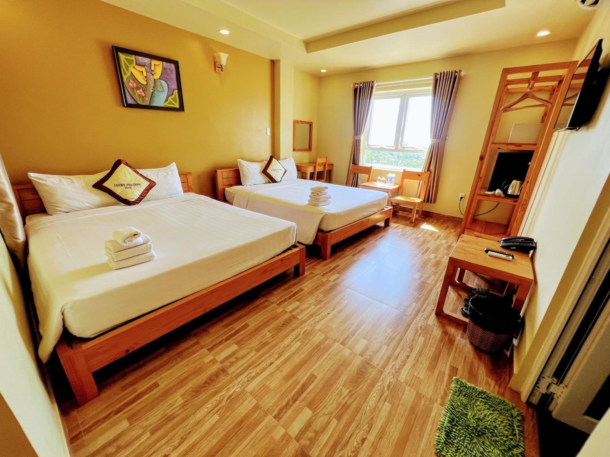 Lucky Phu Quoc Hotel Buitenkant foto